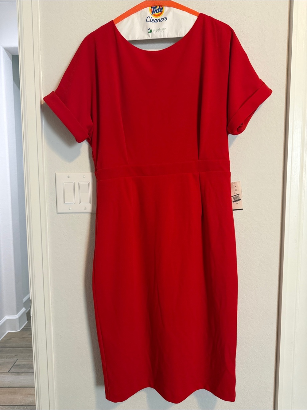 Alexia Admor Vibrant Red Short-Sleeve Sheath Dress